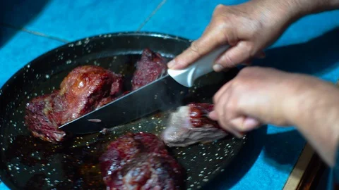 Man Chopping a Flank Steak Видео 128340900