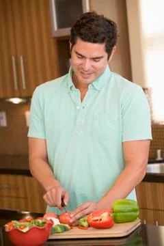 Man chopping vegetables Foto stock