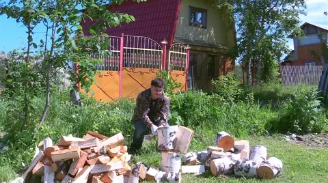 Man chopping wood Video stock 52126205
