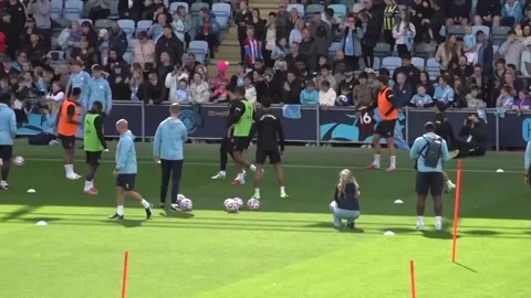 Man City host open training session  Video stock 314337152