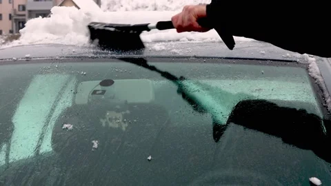 Man cleaning car windshield from snow and ice 動画素材 170305444