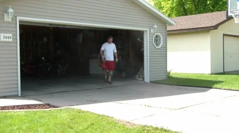 Man Cleaning Garage with Blower Stockbeeldmateriaal 65745676