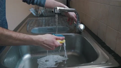 Man cleaning kitchen Covid19 動画素材 132354978