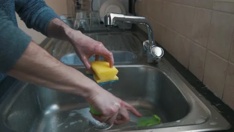 Man cleaning a kitchen Video stock 132350935