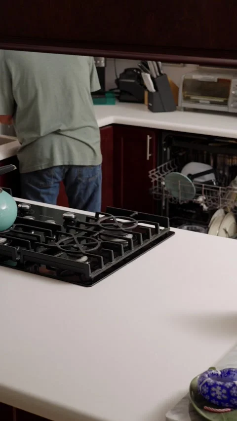 Man cleaning messy home kitchen time-lapse vertical video Video stock 287267286