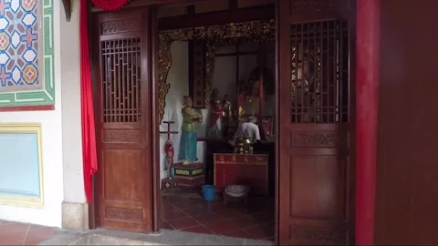 Man Cleans Altar Inside Kek Lok Si Temple, George Town, Penang, Malaysia 스톡 동영상 296374952