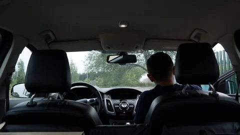 A man cleans the car interior Vídeo Stock 91710586