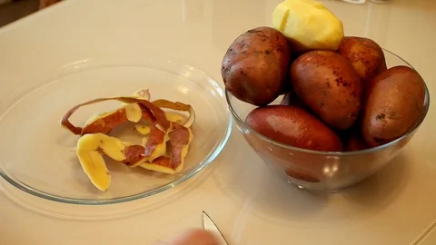 Man cleans the potatoes. Hands clean potatoes Stock Footage 87554201