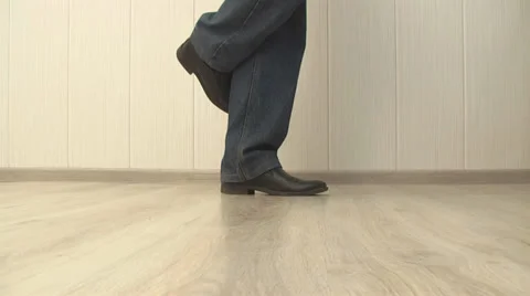 Man cleans wrong shoes Stock-Footage 39719129