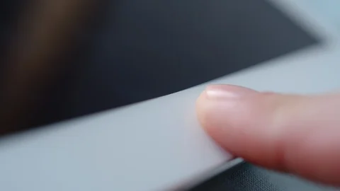 Man Clicks On Siri Assistant Button Using Tablet PC Vídeos de archivo 122904896