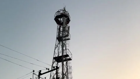 Man climb on mobile tower Vídeo Stock 323103636