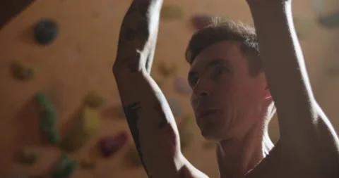 Man climber pulling up body with raised arms Video stock 259983992