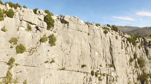 Man climbing a high cliff in free solo, Verdon, France Video stock 101598044