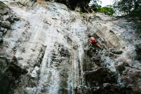 Man is climbing Stock-Fotos