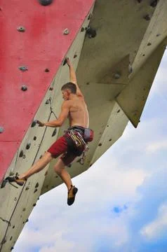 Man climbing on wall Foto stock