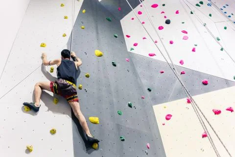 Man climbing wall Foto stock