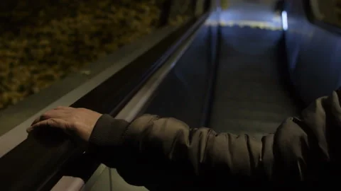 A man clings to the escalator railing. Close-up Vídeo Stock 100583630