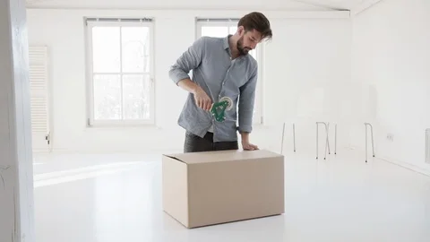 A man closing a parcel 動画素材 123624658