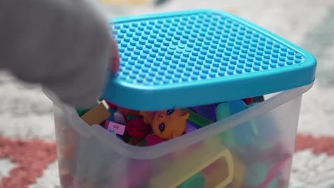  Man Closing Plastic Storage Box with Colorful Building Bricks - 4K. 스톡 동영상 331638164