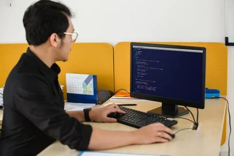 Man coding and programming for web development and web design concept using comp 库存照片