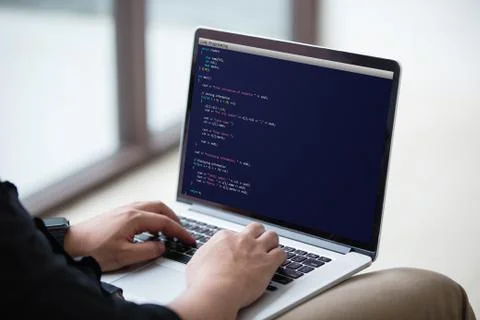 Man coding and programming for web development concept using laptop 库存照片