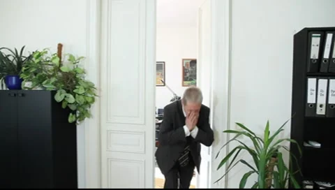 A man comes crying out of an office room Vídeos de archivo 8986809