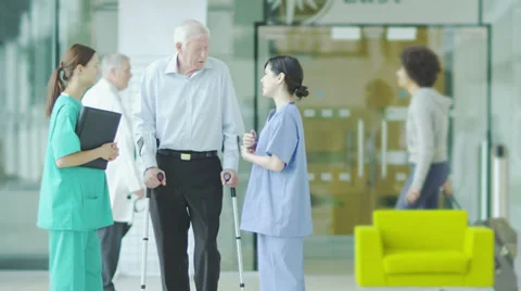Man comforted by caring nurses.  Assisting people when life throws unexpected Vídeo Stock 32961777