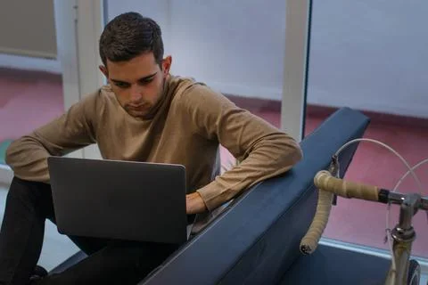 Man with computer at home Stock-Fotos