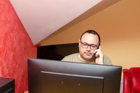 Man by a computer Stock Photos