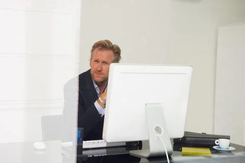 Man at computer with reflections. Stockfoto's