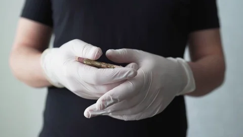 The man considers Russian rubles in protective medical gloves. Russian money Vídeos de archivo 126970266