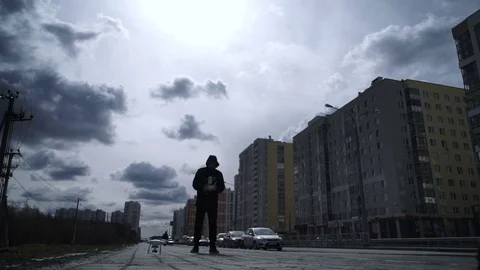 A man controls a quadrocopter 库存影片 75494092