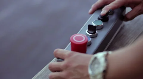Man controls the reversing winch with remote control close-up. Video stock 56174651