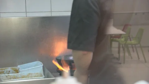 Man cook thai noodles. view of asian kitchen through the glass with reflection w Vidéo 102190074