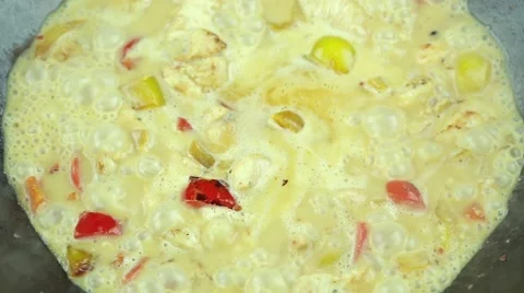 Man cooking chicken curry with vegetables on a wok pan 스톡 동영상 59755391