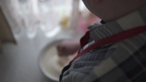 The man is cooking dessert 動画素材 135828558