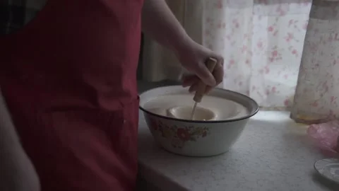 The man is cooking dessert 動画素材 135828603