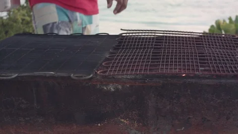 Man cooking fish on BBQ fire. 스톡 동영상 121683270