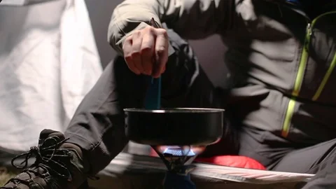 Man cooking a soup Video stock 84303113