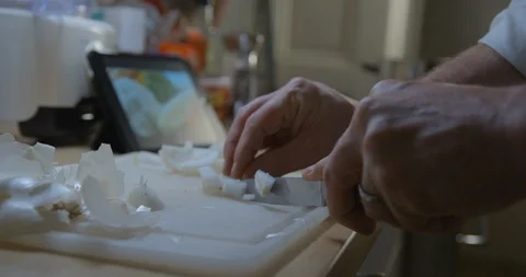 Man cooking with tablet slow motion Vídeo Stock 85893661