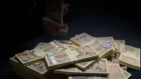 Man counting stacks of new yen bills Stock Footage 336765906