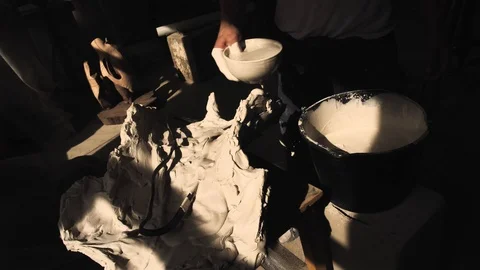 Man create a plaster mold Video stock 130111210