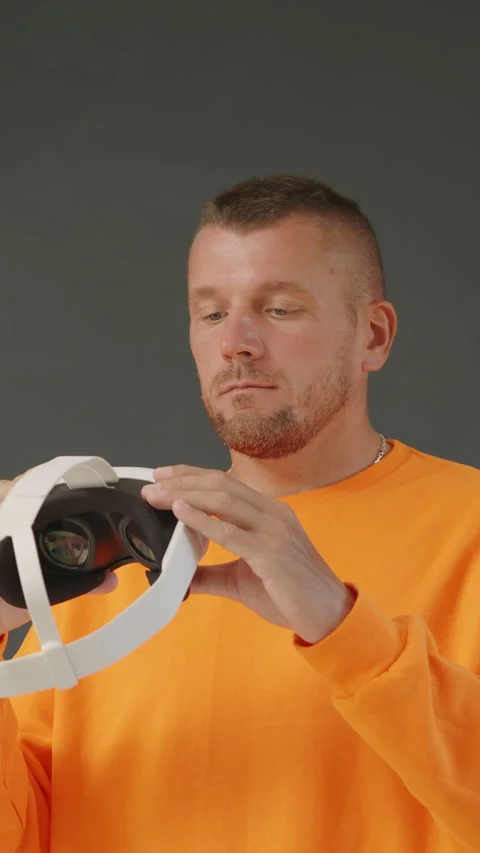 Man Creates a Digital Persona with VR augmented headset. 動画素材 267125051
