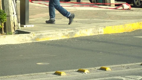 Man crossing street Video stock 125169745