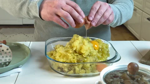 A man crushes boiled potatoes to make potato patties Vídeo Stock 303169134