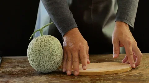 Man cut melon on a wooden table Stock-Footage 94268334