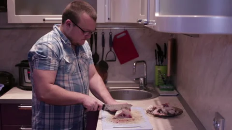 Man cuts cod knife Video stock 62730141