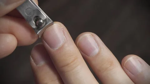 Man cuts fingernails using nail clipper, close-up shot video 스톡 동영상 316501675