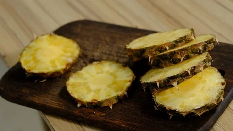 Man cuts pineapple into circles Video stock 127289707