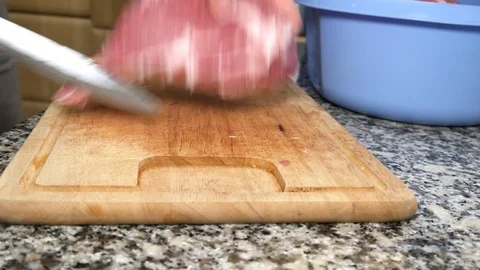 A man cuts the pork Видео 101203006